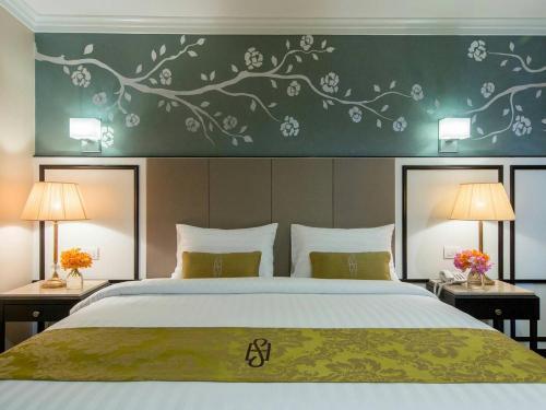 Sara's Hotel Room Type - Premier King Room