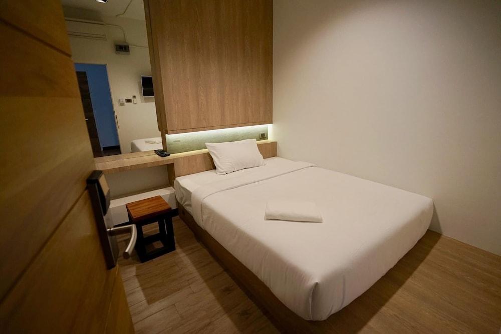 T Hostel at Victory Monument Room Type - Standard Single Room, 1 Queen Bed
