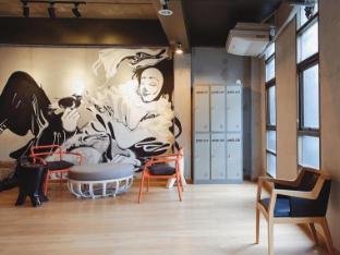 T Hostel at Victory Monument - Tap to explore photos