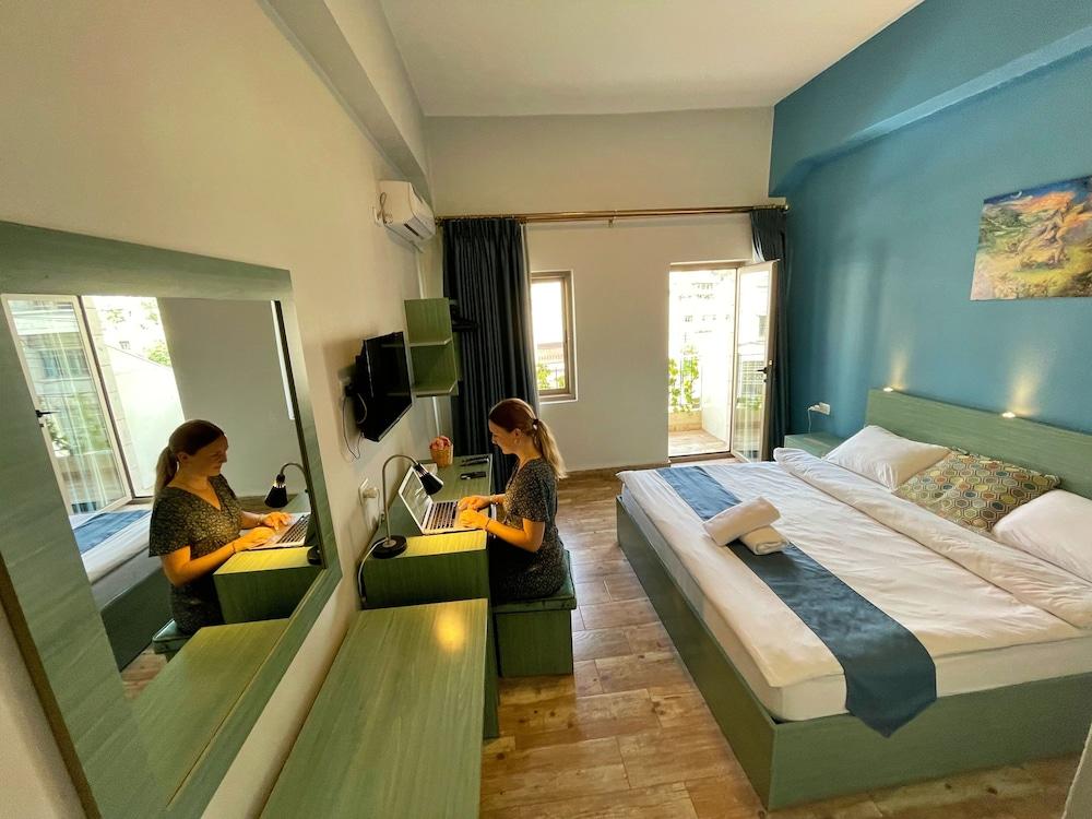 The Sydney Hotel Room Type - Deluxe Double Room