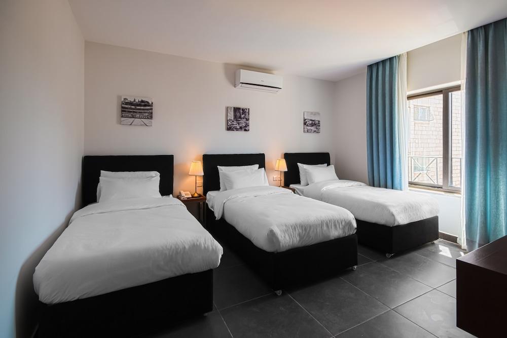 Canary Hotel Room Type - Deluxe Triple Room, 3 Twin Beds, City View