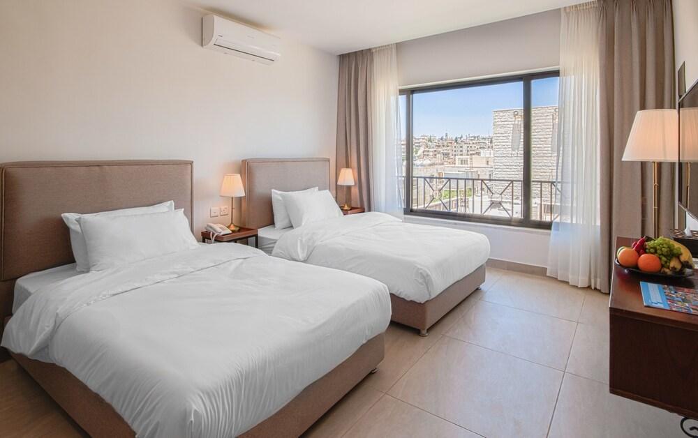 Canary Hotel Room Type - Deluxe Twin Room