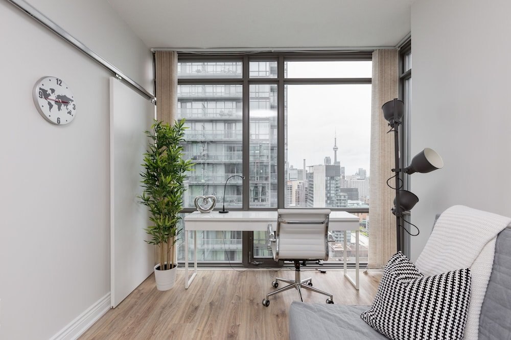 Bright Sub-Penthouse on Bay St - Tap to explore photos