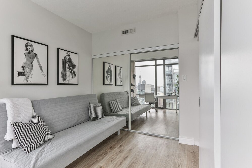 Bright Sub-Penthouse on Bay St - Tap to explore photos