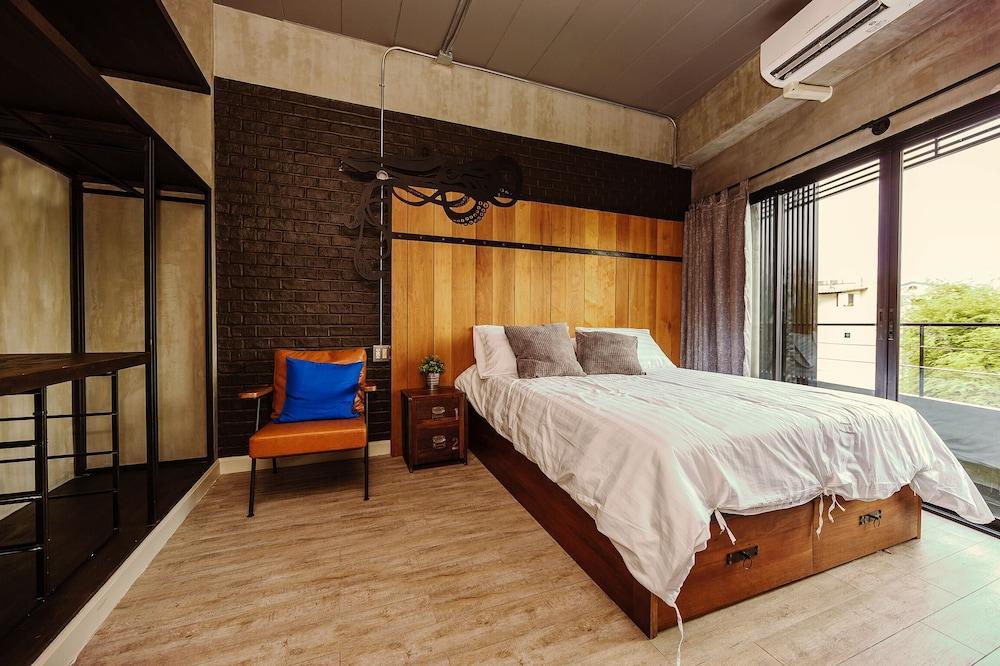 Rent V38 Room Type - Large Studio