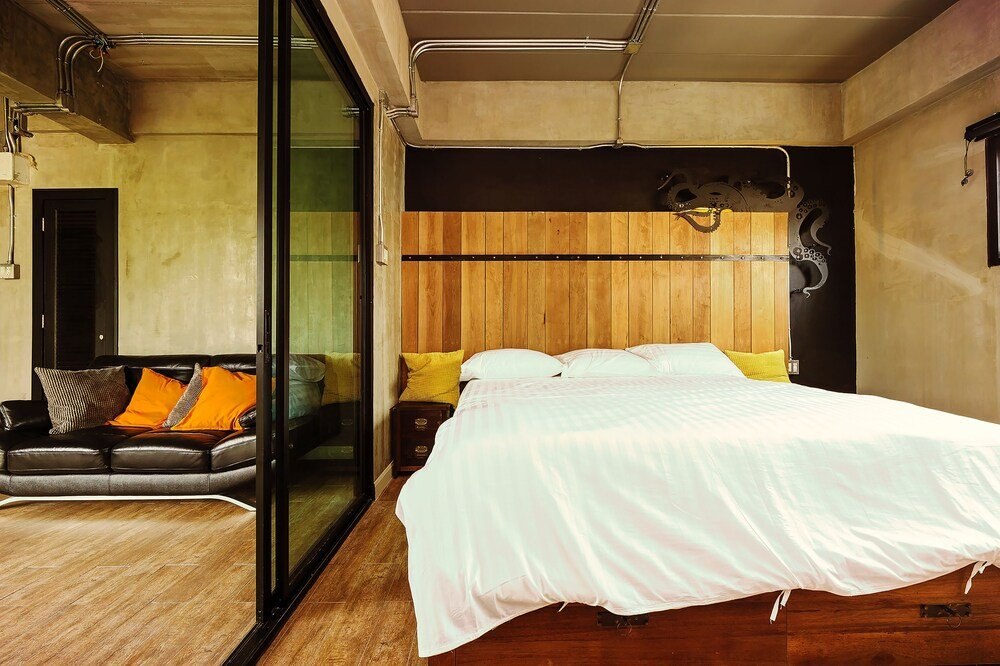 Rent V38 Room Type - One Bedroom Suite