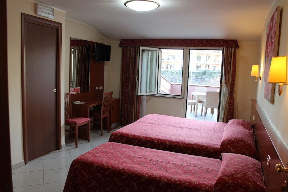 Hotel Vitti Room Type - Triple Room Hotel Vitti Room Type - Triple Room