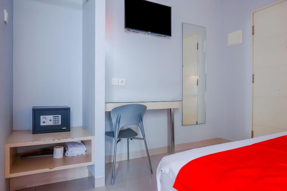 Collection O Hotel Antara Room Type - Deluxe Suite