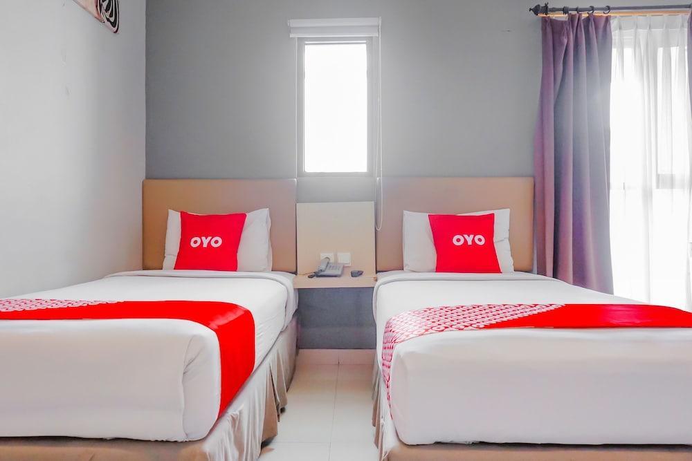 Collection O Hotel Antara Room Type - Deluxe Twin Room