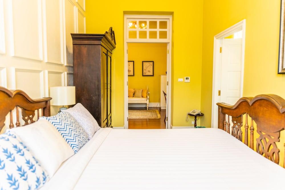 Baan2459 Heritage House Room Type - Deluxe Double Room with Living Room and Bathtub (FIVE)