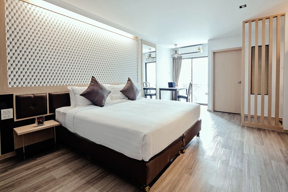 Three Sukhumvit Hotel Room Type - Junior Suite King Room