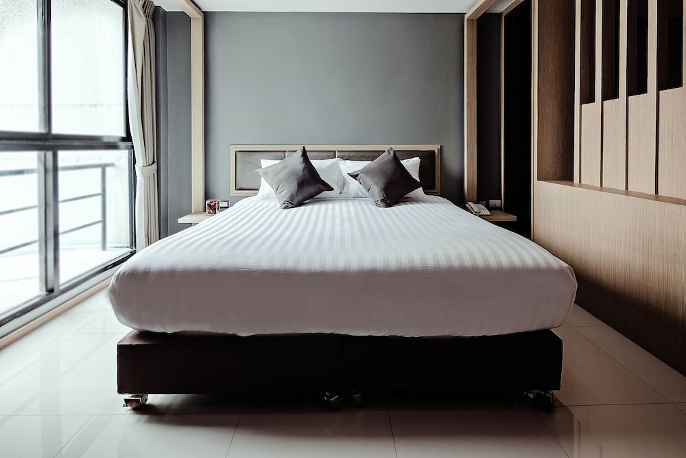 Three Sukhumvit Hotel Room Type - Deluxe Double Room