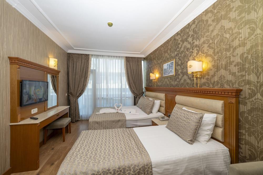 Dalan Hotel Room Type - Family Triple Room