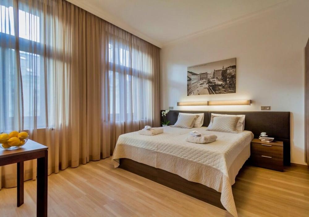 Vinohradský dům Room Type - Superior Studio, Kitchenette, City View