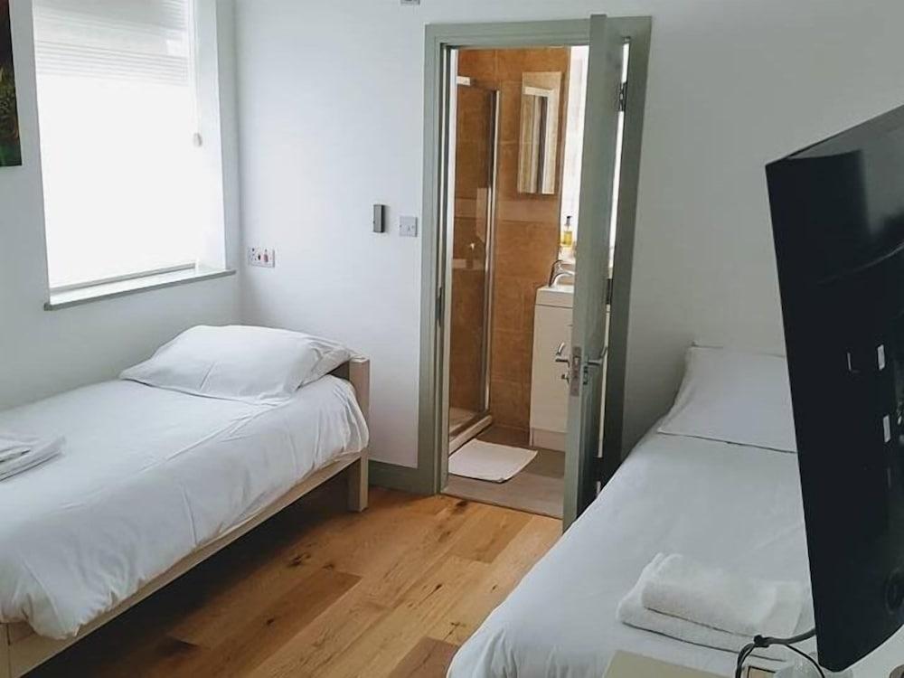Forest House Hotel Room Type - Twin Room, Ensuite