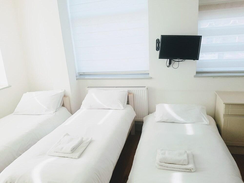 Forest House Hotel Room Type - Triple Room, Ensuite