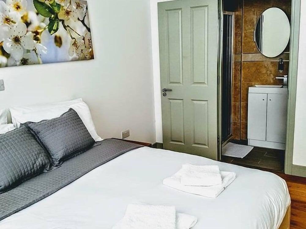 Forest House Hotel Room Type - Double Room, Ensuite (Wet Room)