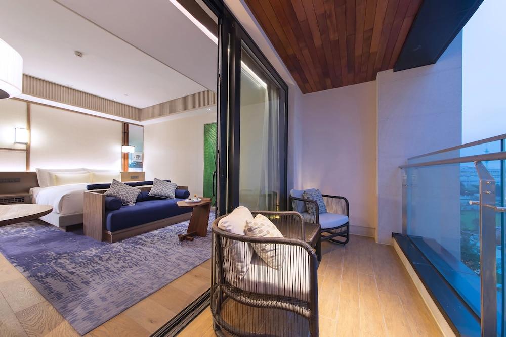 The Anandi Hotel and Spa Shanghai Room Type - Business King Size Bed Room