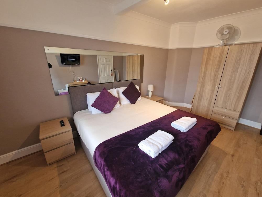 Kathleen House Room Type - Deluxe Double Room, Shared Bathroom Kathleen House Room Type - Deluxe Double Room, Shared Bathroom