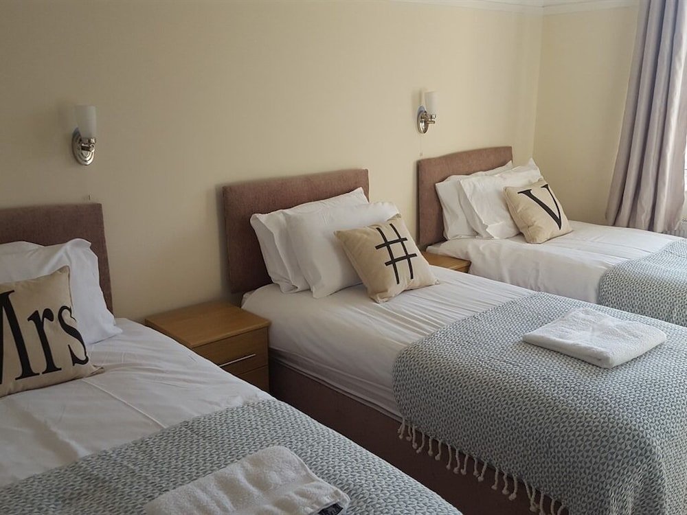 Kathleen House Room Type - Triple Room, Shared Bathroom, Garden View
