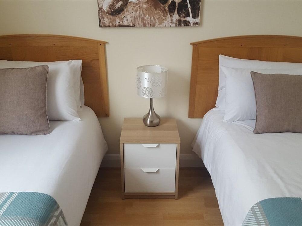 Kathleen House Room Type - Economy Twin Room, Shared Bathroom, Garden View