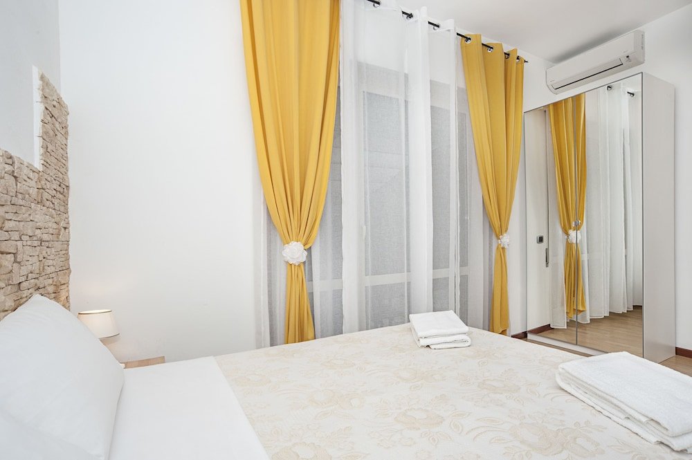 MagicFiveRooms - Tap to explore photos