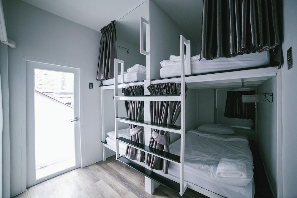 Diff Hostel Room Type - Quadruple