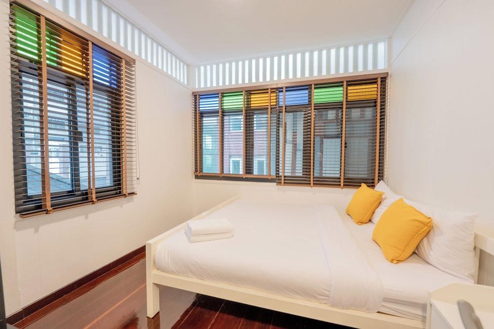 Diff Hostel Room Type - Superior Single Room, 1 King Bed, Non Smoking, Ensuite Diff Hostel Room Type - Superior Single Room, 1 King Bed, Non Smoking, Ensuite