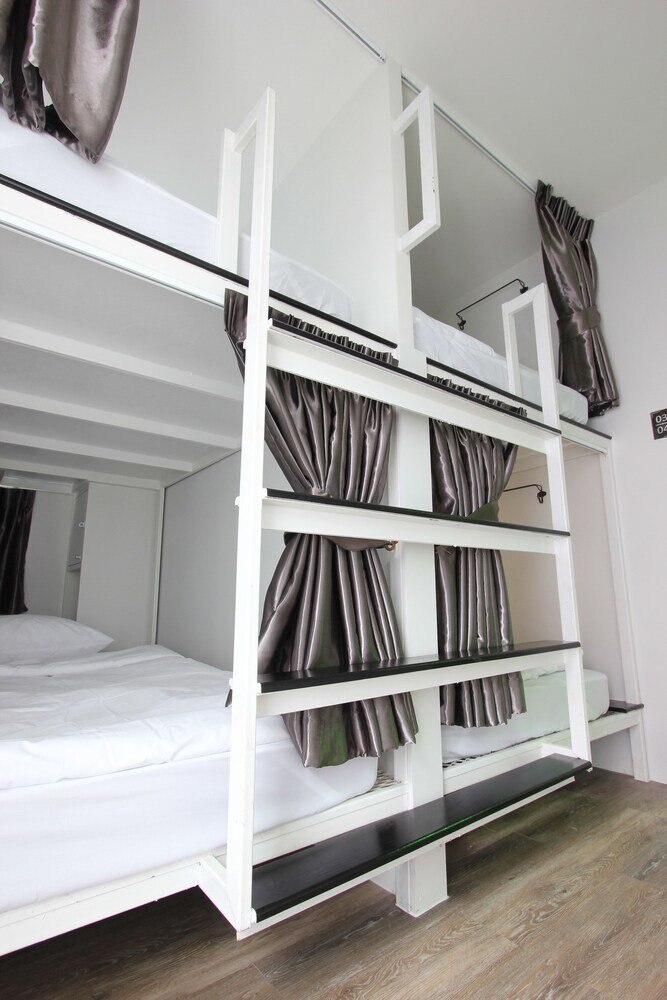 Diff Hostel Room Type - 4-Bed Mixed Dormitory