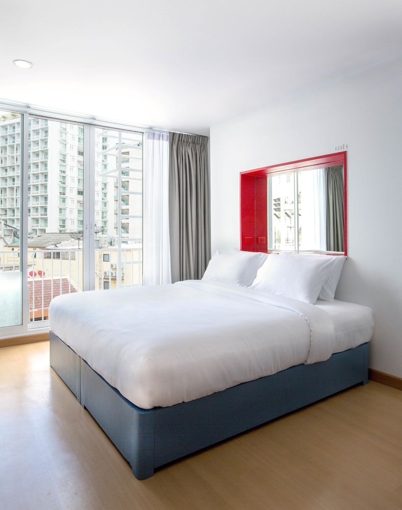 128 Room And Massage - Tap to explore photos