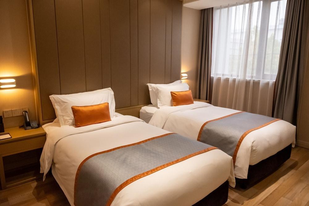 SHANGHAI-DECO Hotel Room Type - Standard Twin Bed