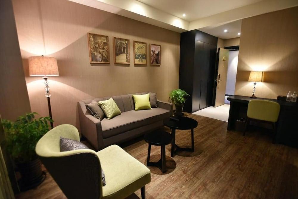 SHANGHAI-DECO Hotel Room Type - Business Suite
