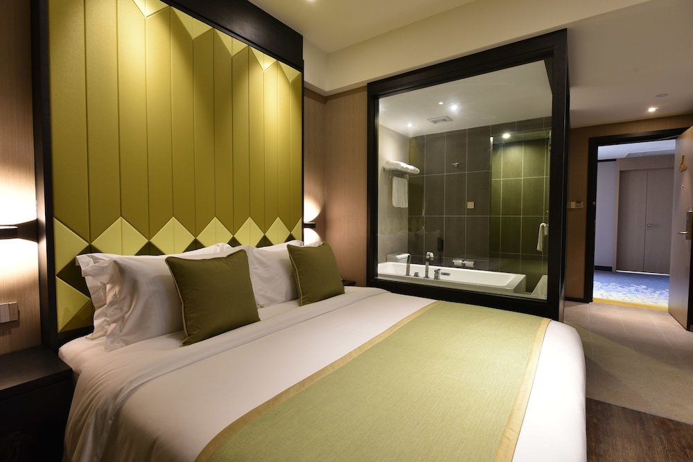 SHANGHAI-DECO Hotel Room Type - Deluxe Queen Bed