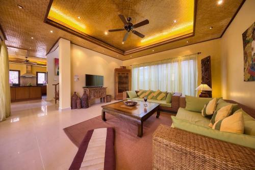 Baan Buaa - 3 Bedroom Beach Side Villa - Tap to explore photos