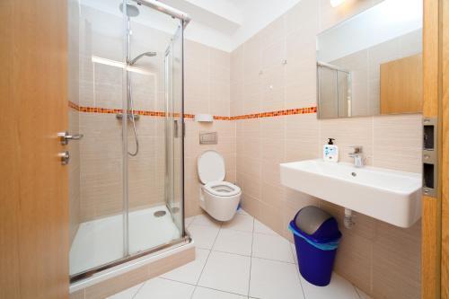 Hostel Orange Room Type - Single Bed in 12-Bed Mixed Dormitory Room