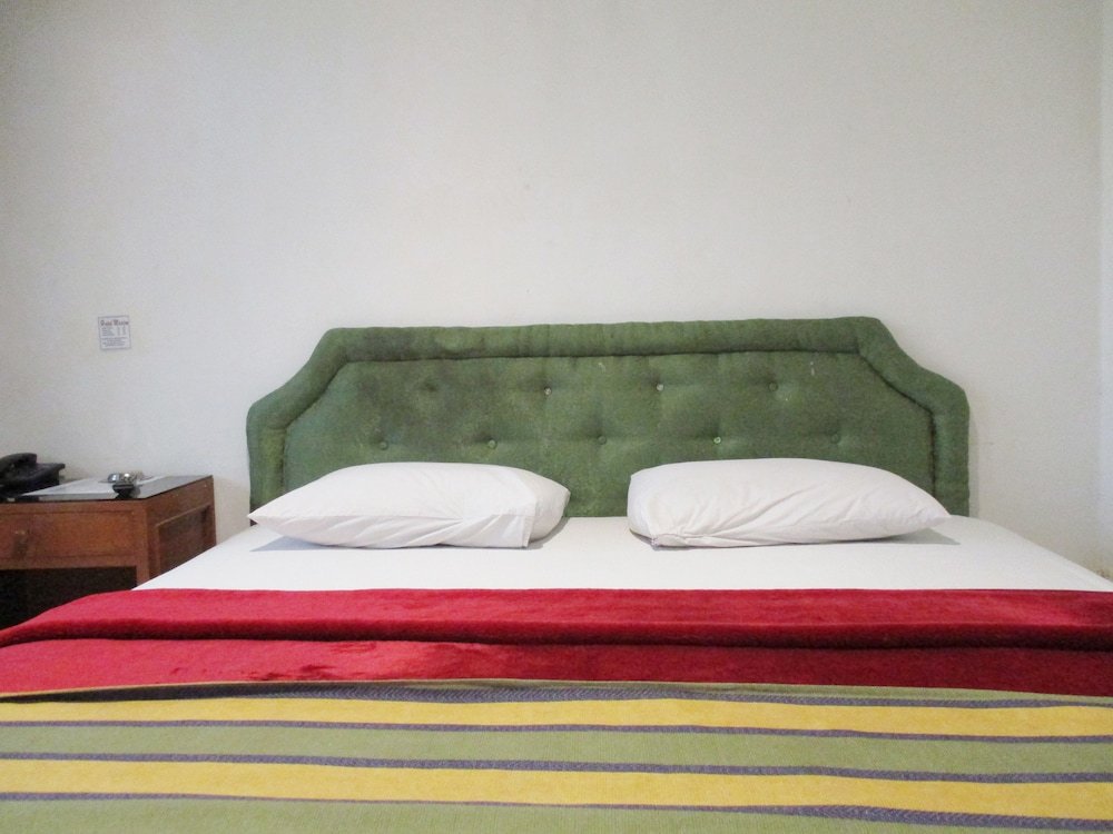 Hotel Maxim Kwitang Jakarta Room Type - Superior Room, 1 Double or 2 Twin Beds (3rd Floor) Hotel Maxim Kwitang Jakarta Room Type - Superior Room, 1 Double or 2 Twin Beds (3rd Floor)