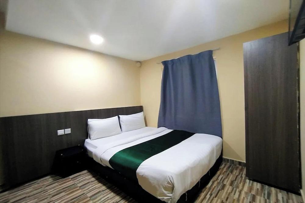 Fast Hotel Idaman Near To IIUM KL - Tap to explore photos