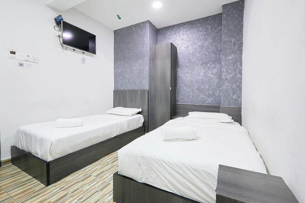 Fast Hotel Idaman Near To IIUM KL Room Type - Twin Room