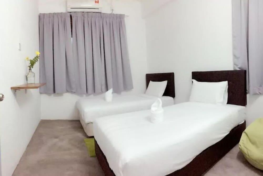 GardenTerrace - Langkawi - 4 Rooms 8 Beds 3 Baths - Tap to explore photos
