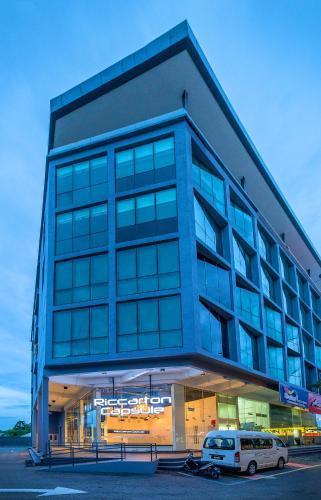 Riccarton Capsule Hotel - Tap to explore photos