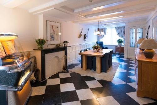 Keizershouse Amsterdam - Tap to explore photos