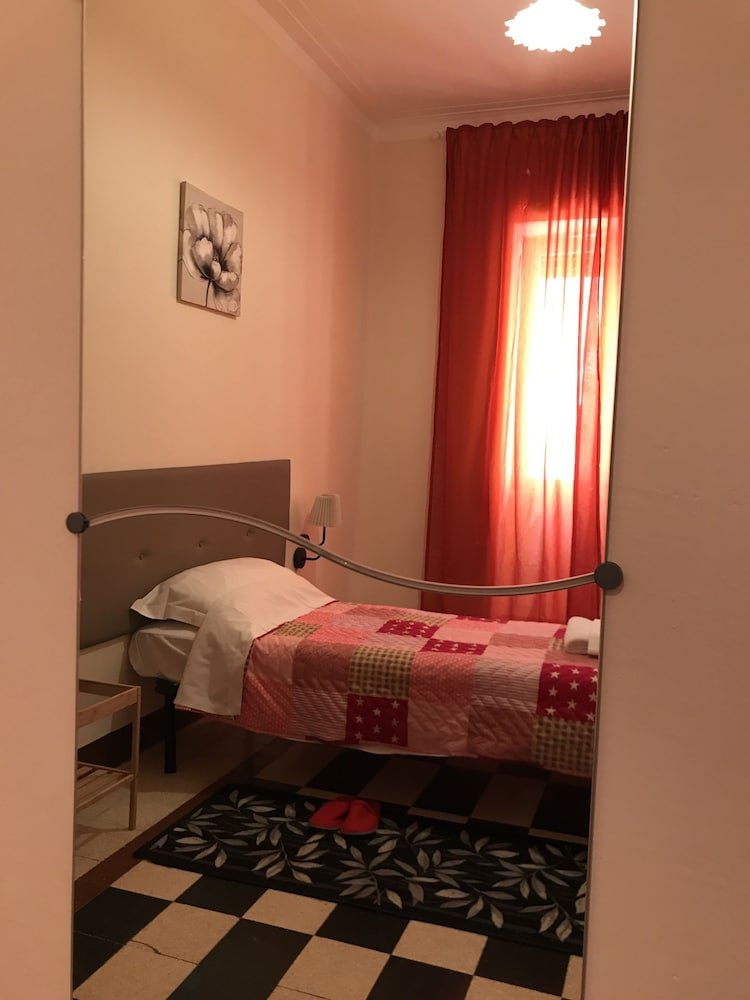 Pardis - Tap to explore photos