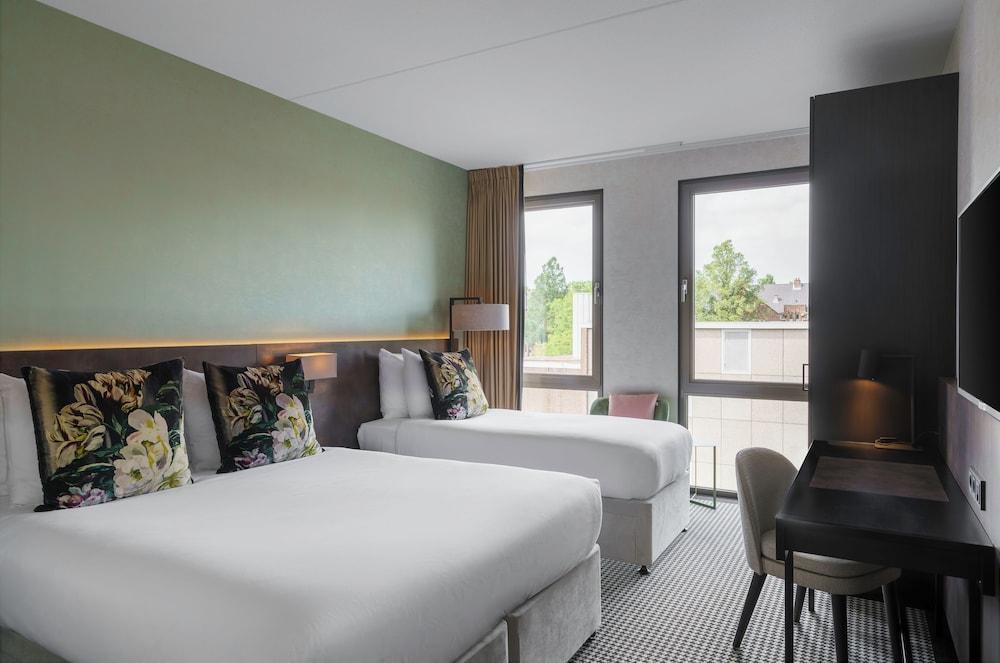 Monet Garden Hotel Amsterdam Room Type - Family Triple Room, Canal View Monet Garden Hotel Amsterdam Room Type - Family Triple Room, Canal View