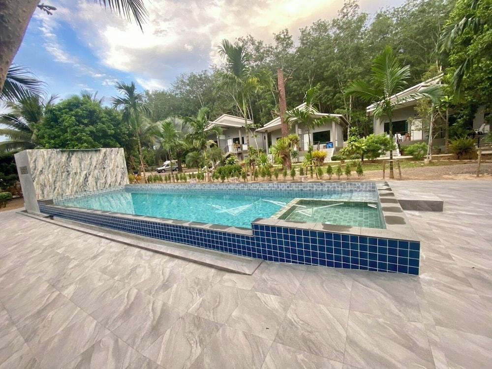 Krabi Inn Resort - Tap to explore photos