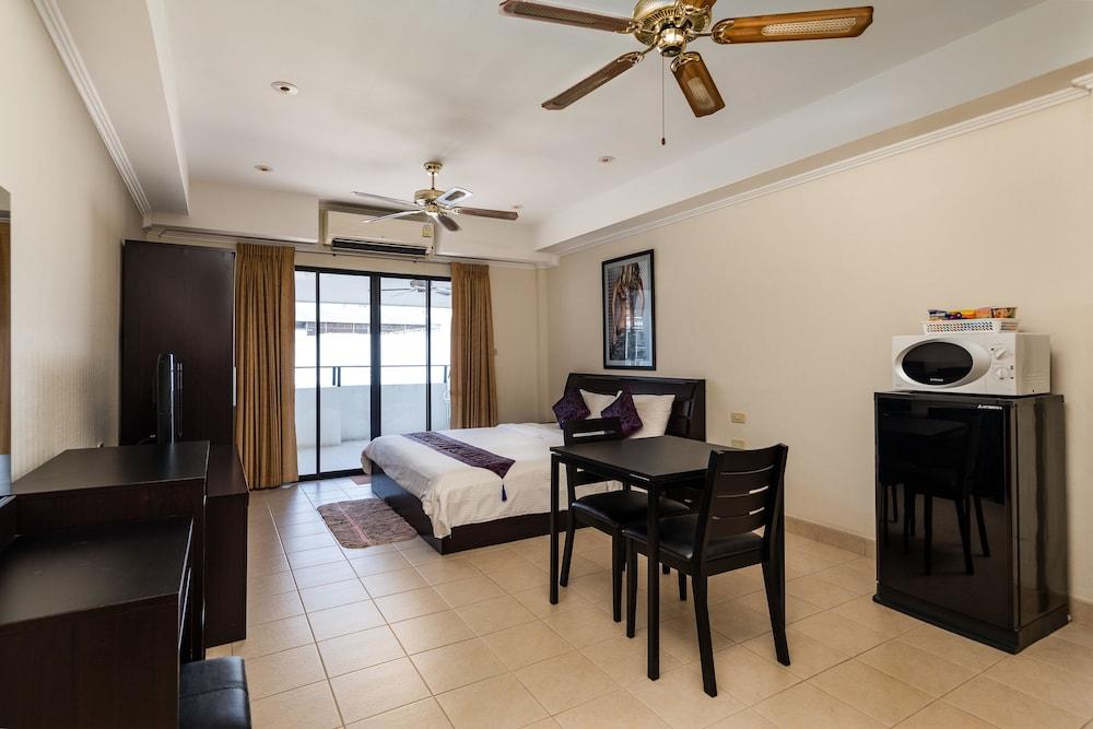 The Classroom Hotel Room Type - Deluxe Apt. Seated Balcony The Classroom Hotel Room Type - Deluxe Apt. Seated Balcony