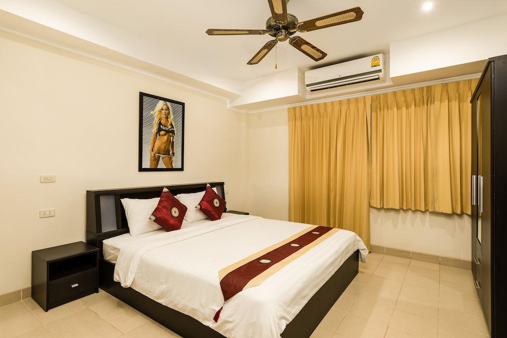 The Classroom Hotel Room Type - Deluxe Apt. Small Balcony
