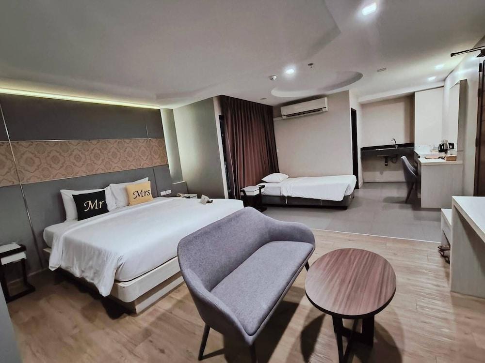 Lawinta Hotel Pattaya Room Type - Premium Triple Room