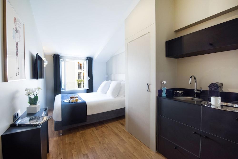 Hotel Helzear Etoile Room Type - Deluxe room