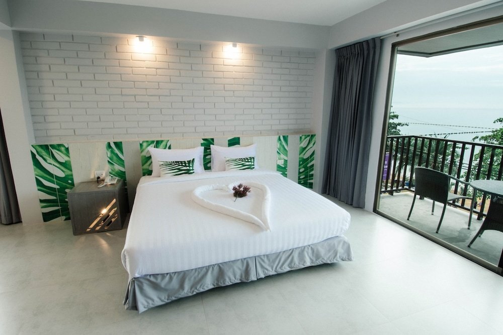 The Pat Hotel Room Type - King Suite with Balcony