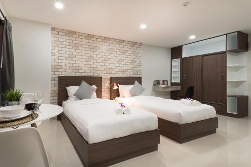 Q Space Residence - Tap to explore photos
